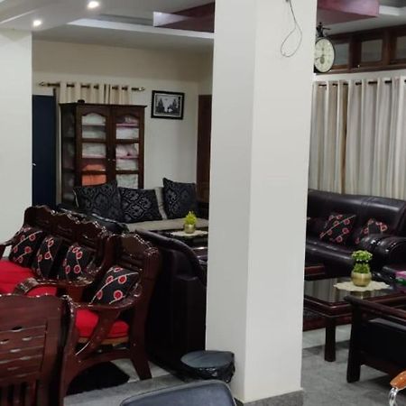 Iranyai Homestay Импхал Экстерьер фото